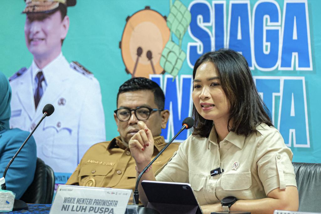 Jelang Lebaran, Wamenpar Buka Rapat Siaga Wisata dan Tinjau Destinasi di Banten